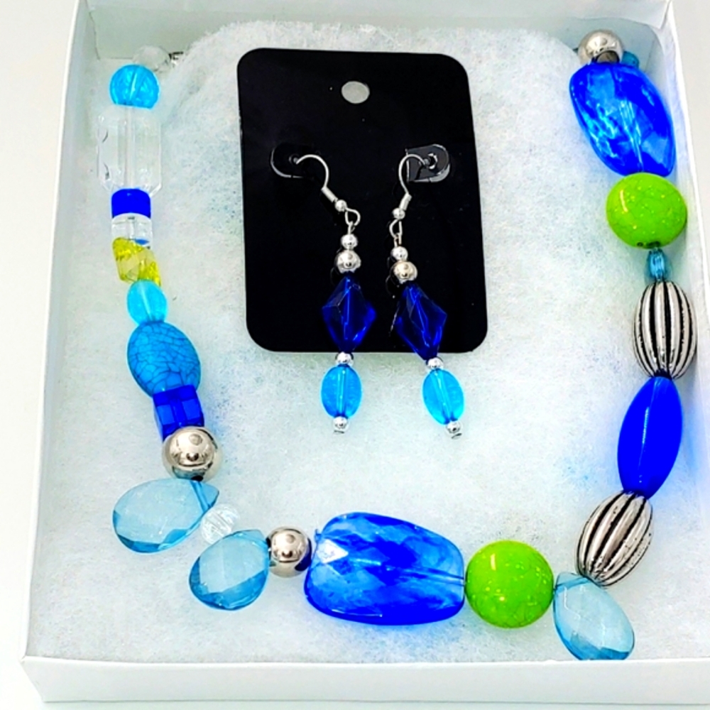 2472NE135.Handmade 2 pc. Green, Silver Blue Necklace Set
